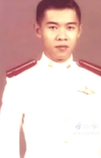 "บิ๊กป้อม" โชว์สเต็ปร้อง-เต้น "ทรงอย่างแบด" ต้อนรับเทศกาลสงกรานต์ (มีคลิป)