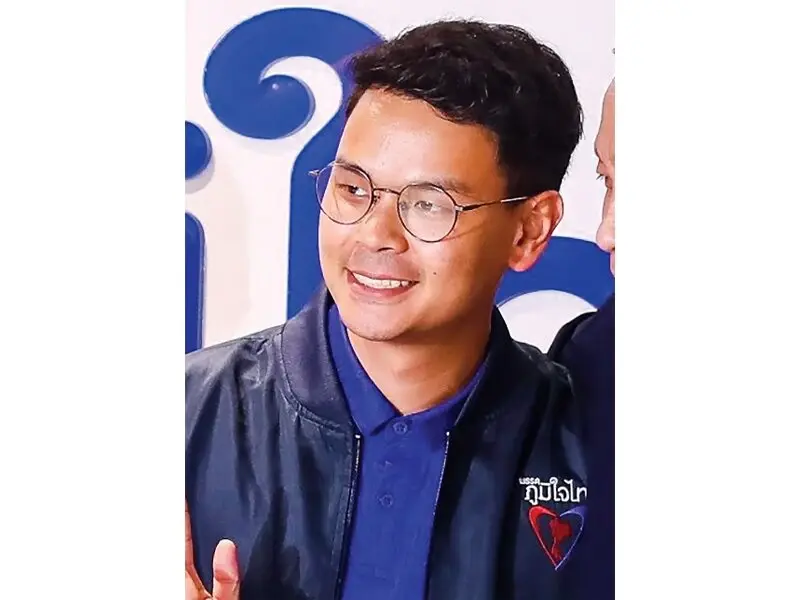 “นก” ไชยชนก ชิดชอบ 