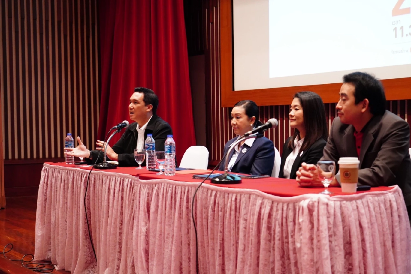 "พท." ดันนโยบายจบ ป.ตรี 18 ปี ลดปีเรียนประถม-มัธยม-มหาลัย ลุยยกเลิกเกณฑ์ทหาร