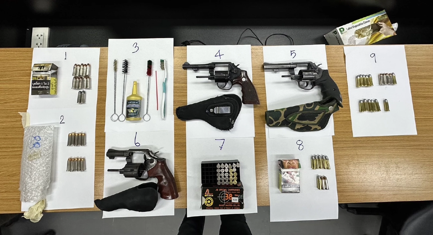 บุกรวบยกแก๊งช่างกล สถาบันดัง ต้องสงสัยยิงนร.คู่อริดับ พร้อมอาวุธเพียบ