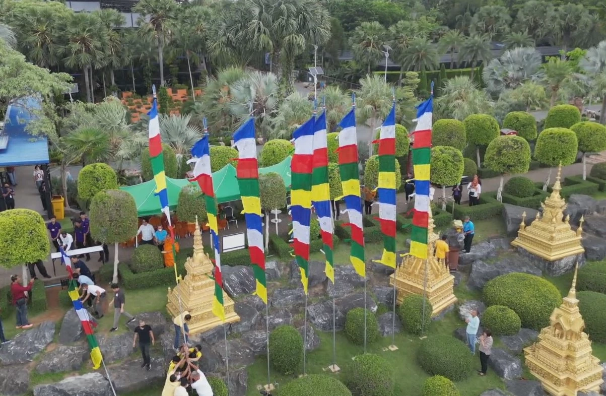 สวนนงนุชพัทยา อัญเชิญ 9 ธงมนตรา แห่งความสำเร็จโชคดี ให้ นทท.สักการะขอพร