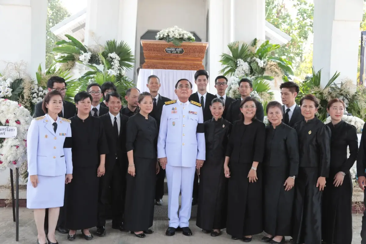 บิ๊กตู่ ขึ้นเวทีปราศรัยอุตรดิตถ์ ถิ่นศรัณย์วุฒิ ย้ำ เลือกใครไตร่ตรองให้ดี
