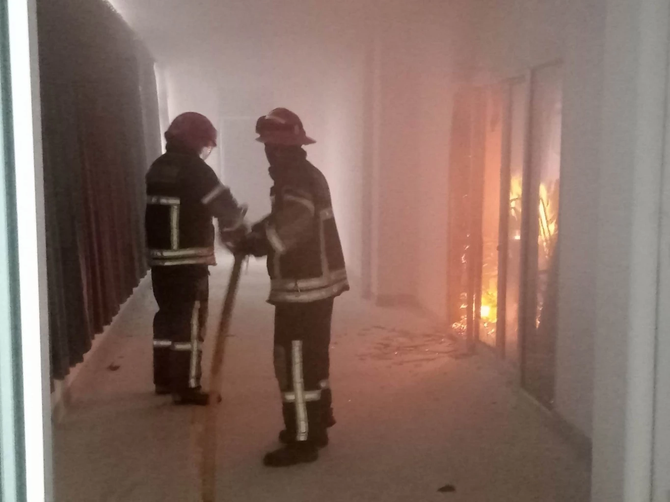 สุดระทึก ไฟไหม้ตึกฉุกเฉิน รพ.ประโคนชัย คนไข้-ญาติแตกตื่นหนีตาย