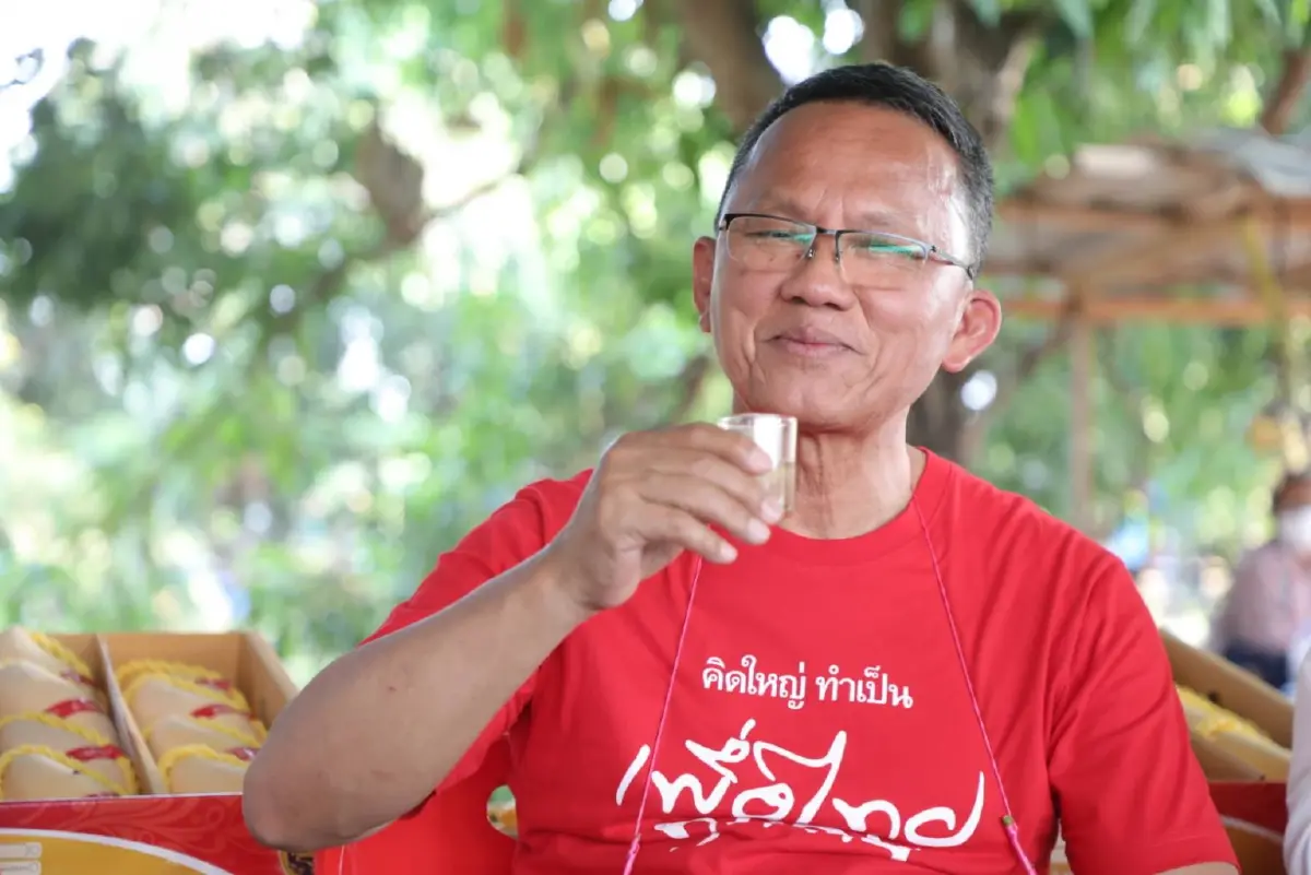 "สมศักดิ์" รับฟังปัญหาชาวสวนพิษณุโลก หลังราคามะม่วงตกต่ำ-ไร้คนช่วยส่งออก