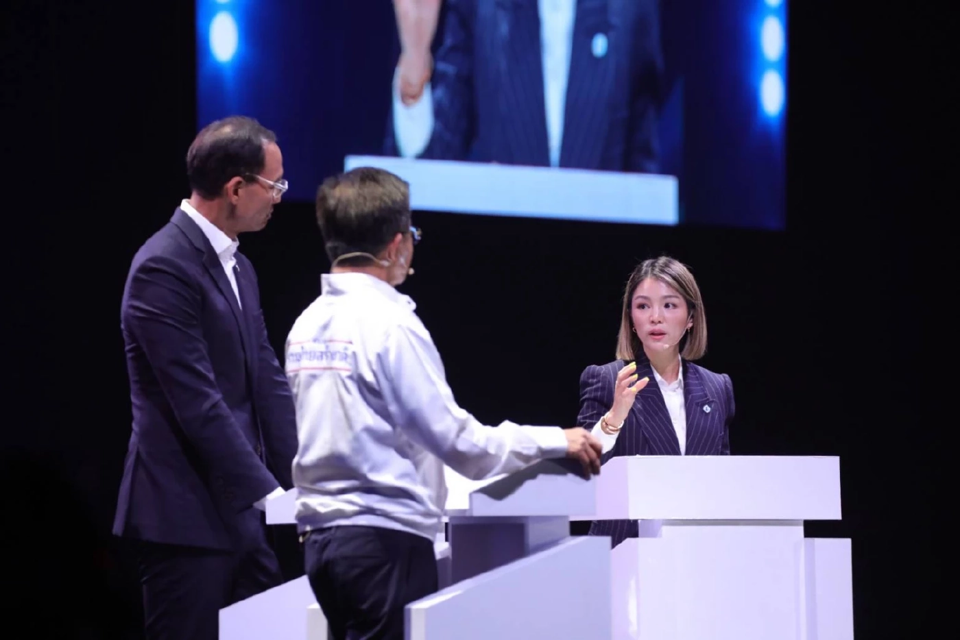 มาดามเดียร์ มั่นใจเลือกตั้ง 66 "ปชป." ได้ ส.ส.มากกว่า "รทสช."