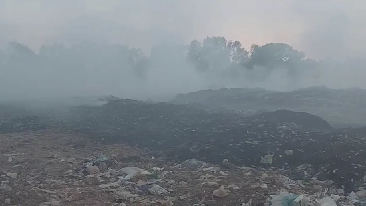 ชาวประโคนชัยทุกข์หนัก มือมืดลอบเผาบ่อขยะ ทำฝุ่นควันพิษฟุ้งทั้งตัวอำเภอ