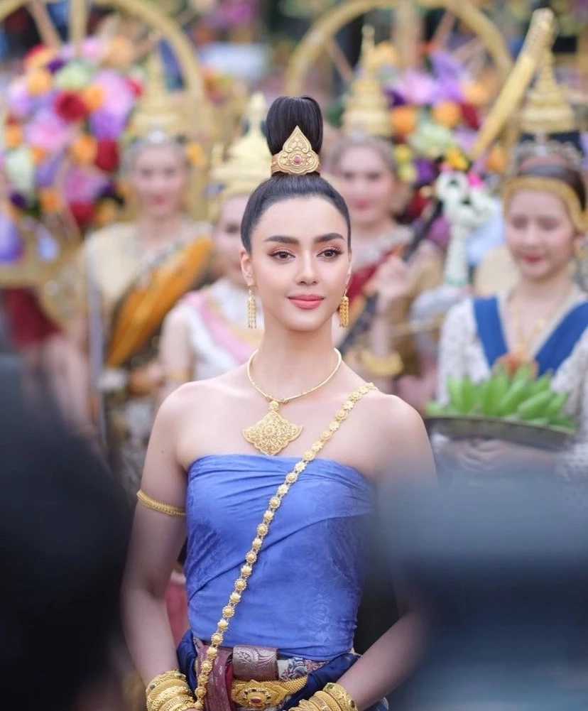 เปิดที่มาเครื่องประดับทองล้ำค่าเมื่อ “อแมนด้า”  แปลงโฉมเป็นนางกิมิทาเทวี