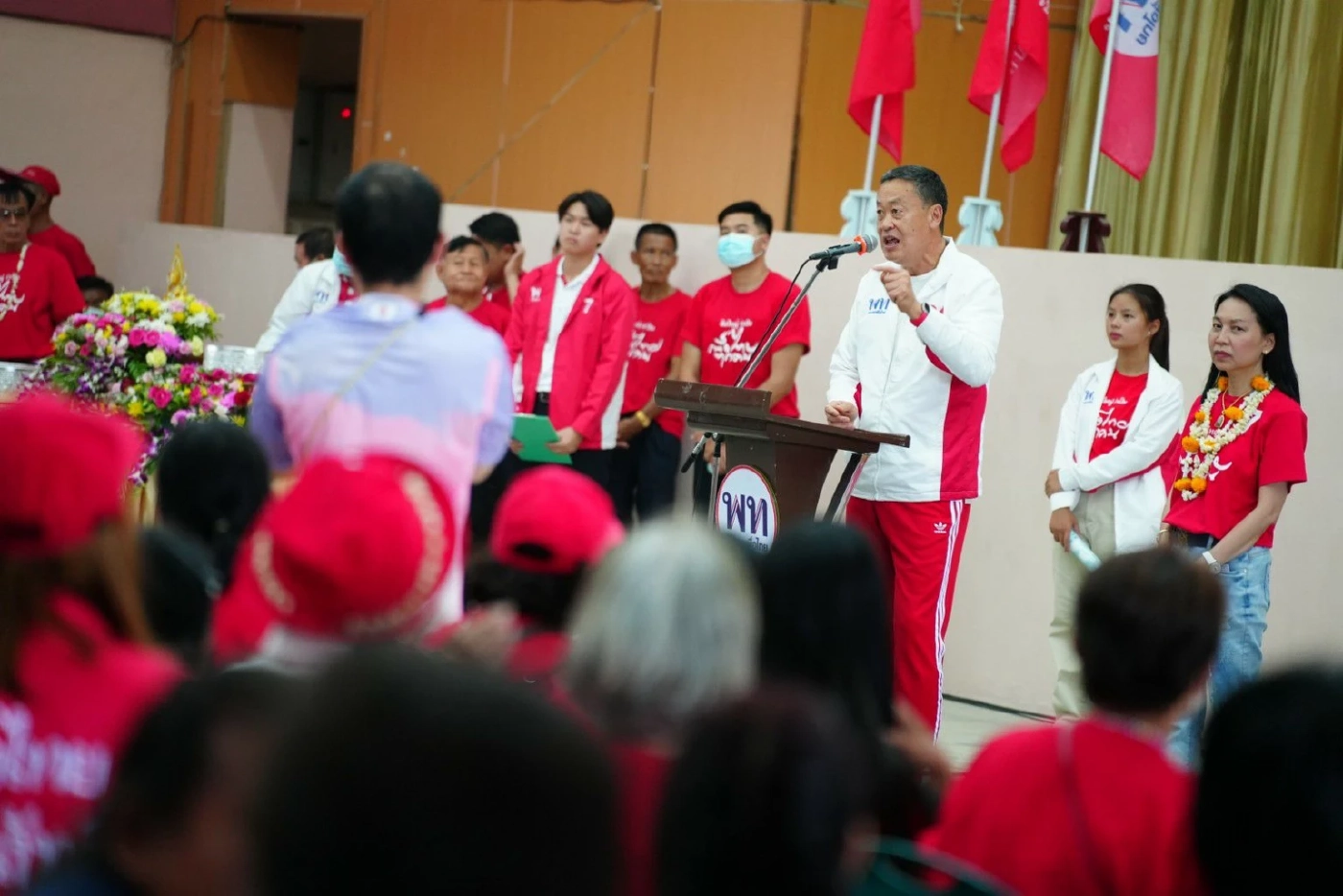 "เศรษฐา" บุกบ้านโป่งอ้อนเลือก"เพื่อไทย" ย้ำ 8 ปีปชช.ทุกข์มากพอแล้ว