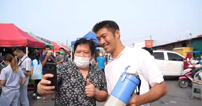 "ธนาธร" ลุยถกชาวประมง อ้อนหาเสียงโกยแต้ม "ชลบุรี-ระยอง" ให้ก้าวไกล