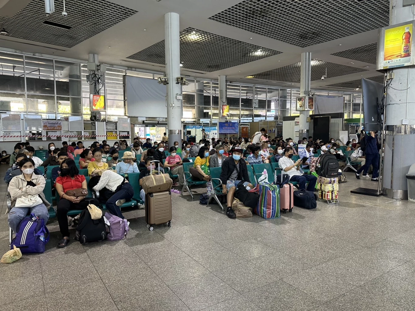 แห่ออกตจว.! บขส. เผยวานนี้เดินทางกว่า 4 หมื่นคน ยืนยันไม่มีการตกค้าง