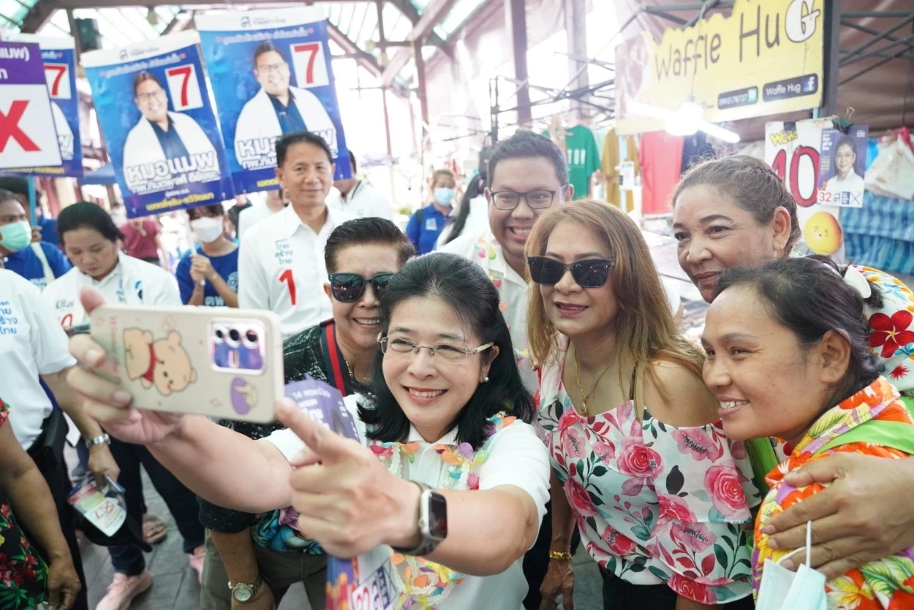 "สุดารัตน์" ขนทีมผู้สมัครฝั่งธนฯ ลุยหาเสียงทางน้ำ ชูไอเดีย "คาแนล ทาวน์"
