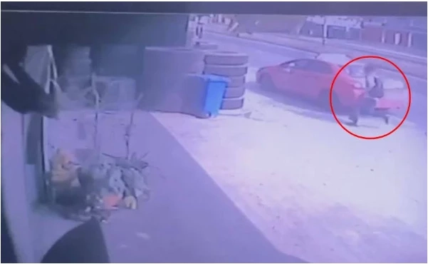 นายทัศพงษ์ หรือ ตาล อายุ 32 ปี ผู้ต้องหาขณะกำลังหลบหนี