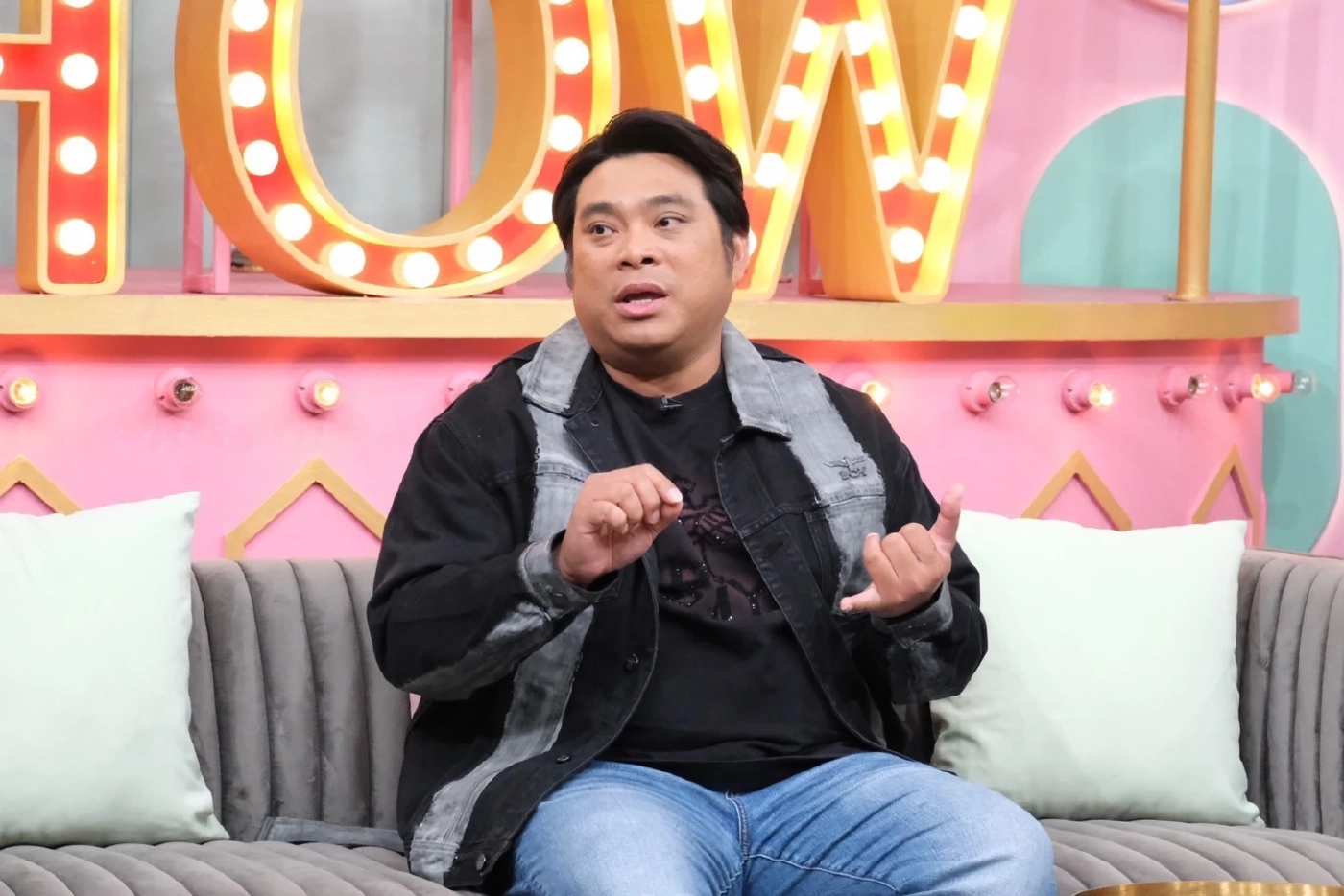 อาจารย์โอเล่ ญาณสัมผัส ทัก วงการบันเทิงจะสูญเสีย  พร้อมเฉลยว่าที่นายกฯ