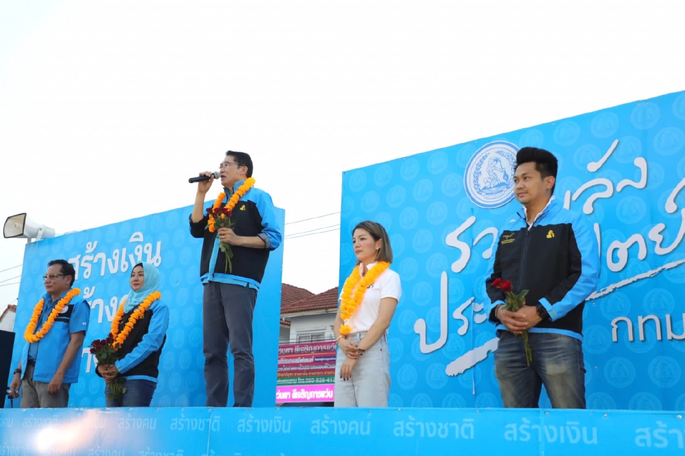 "องอาจ-วทันยา"ลุยเข้าถึงพื้นที่ ปลุกชาวหนองจอก ทวงคืนเก้าอี้"ปชป." กทม.