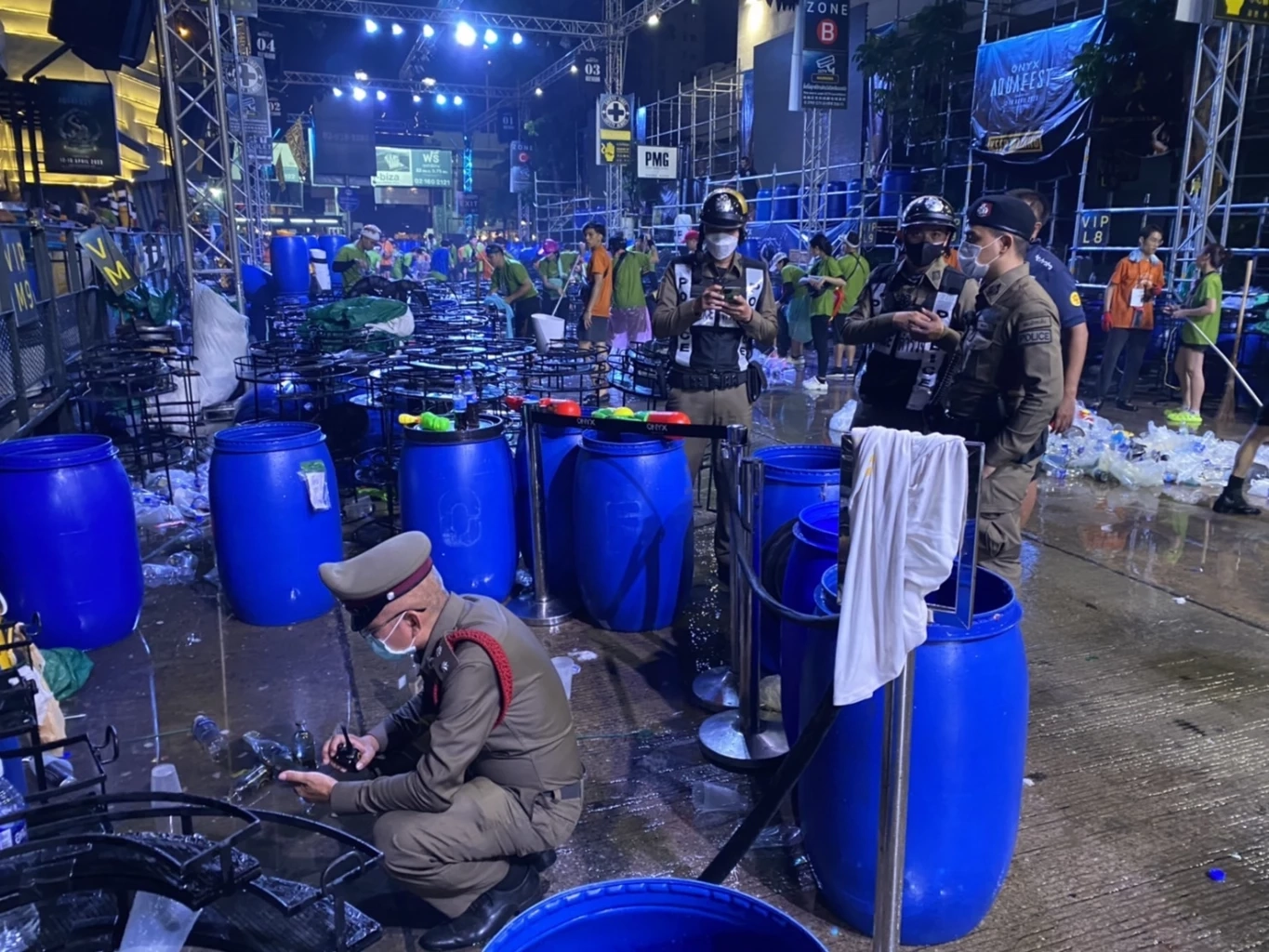 ระทึกกลางดึก! โจ๋รัวยิงสนั่น กลางสงกรานต์อาร์ซีเอ เจ็บระนาว 8 ราย (มีคลิป)