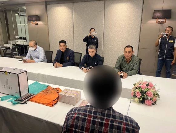 ตำรวจ ปปป. รวบ จนท.เขตราชเทวี เรียกรับสินบน เลี่ยงจ่ายภาษี 3.2 ล้าน