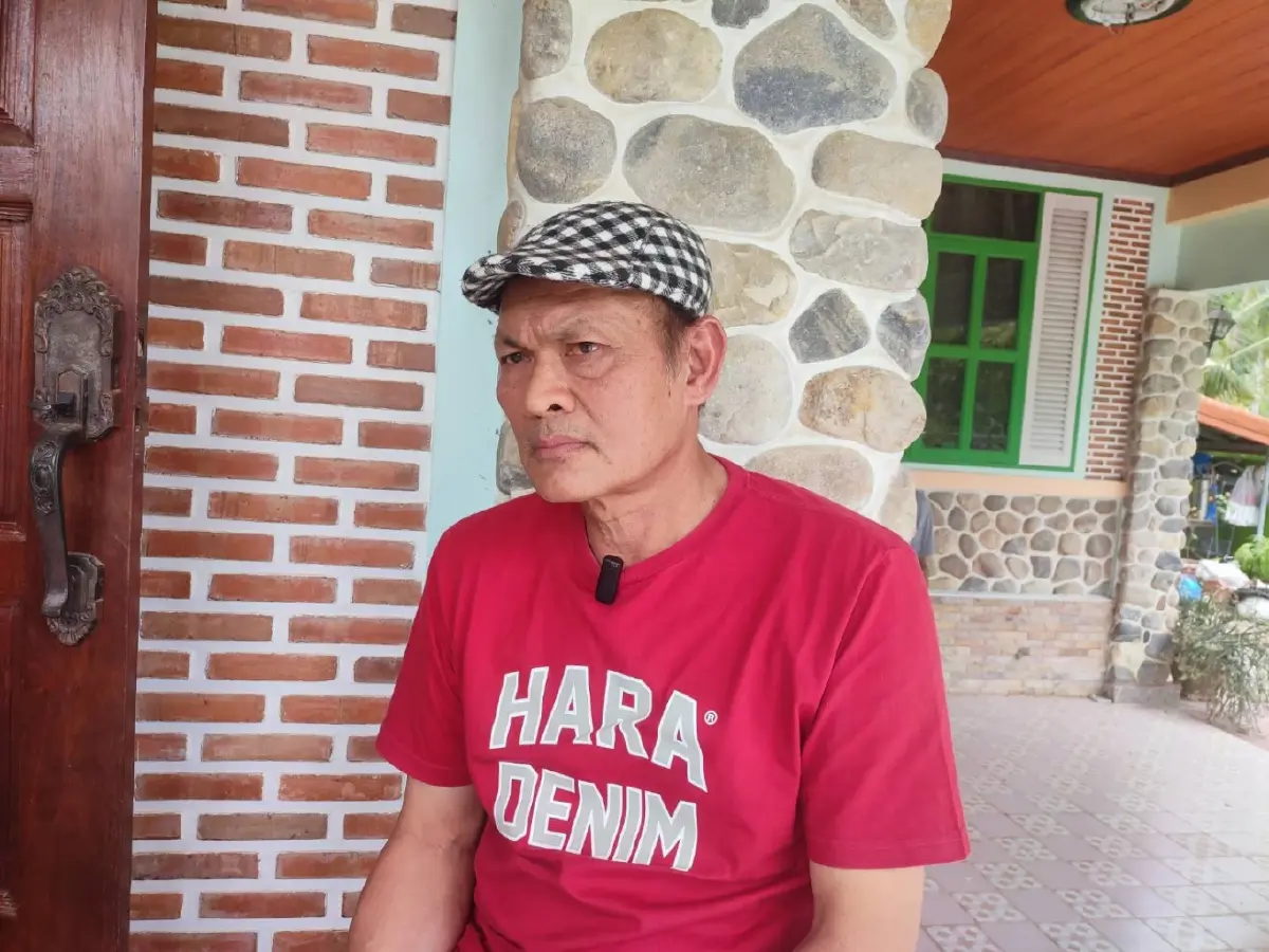 นายจักรธร โค้วปรีชา อายุ 57 ปี  พี่ชายของผู้เสียชีวิตและผู้ต้องหา