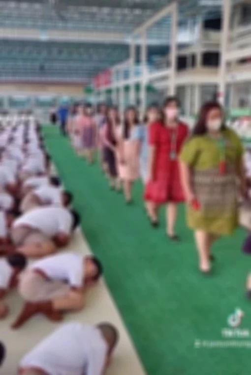 ผู้จัดการโรงเรียนดัง แจงชัด ปมดรามางานปัจฉิมนิเทศ ให้นักเรียนก้มกราบคุณครู