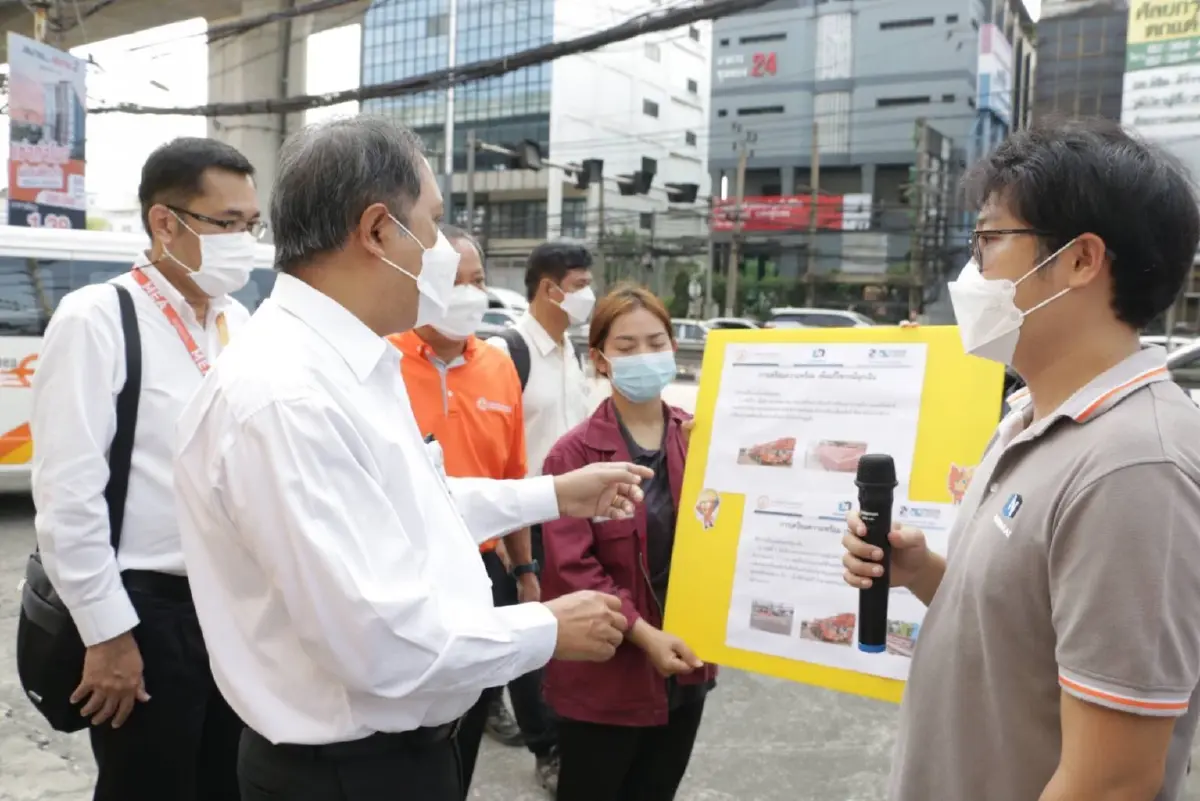 งานก่อสร้างโครงการเปลี่ยนระบบสายไฟฟ้าอากาศ เป็นสายไฟฟ้าใต้ดินตามแนวรถไฟฟ้าสายสีเขียว แบริ่ง-บางปิ้ง