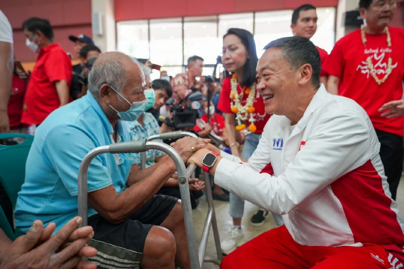 "เศรษฐา" บุกบ้านโป่งอ้อนเลือก"เพื่อไทย" ย้ำ 8 ปีปชช.ทุกข์มากพอแล้ว