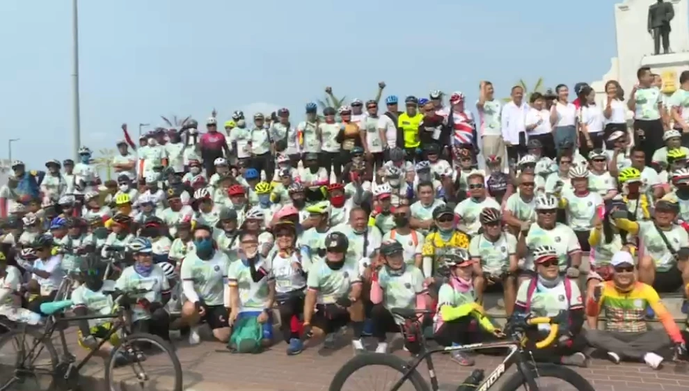 นักปั่นกว่า 2 พันคน เข้าร่วมงาน "สมุทรปราการปั่นจักรยานรำลึก 130 ปี ร.ศ.112"