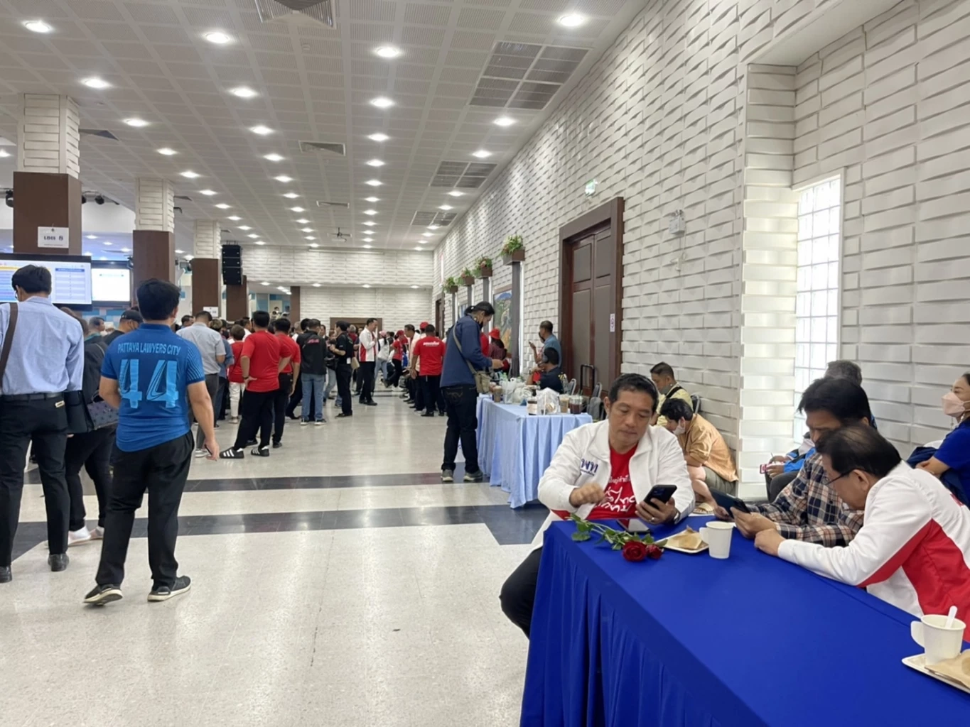 คึกคัก! รับสมัคร ส.ส.ชลบุรี 10 เขต บ้านใหญ่-บ้านใหม่ ตบเท้าเข้าสมัคร