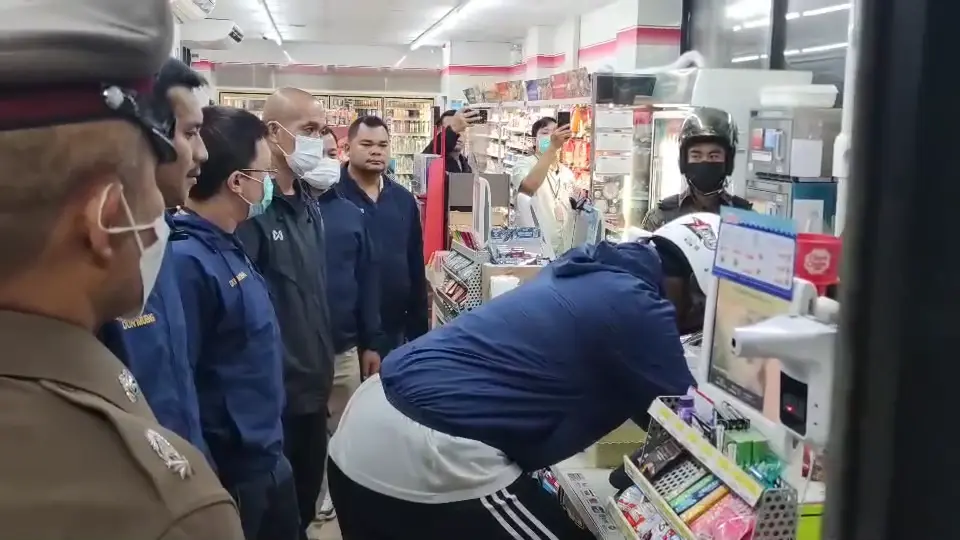 รวบ"บังฮา"ชักมีดบุกเดี่ยว จี้พนักงานเซเว่น พบจี้ปล้นก่อเหตุโชกโชน