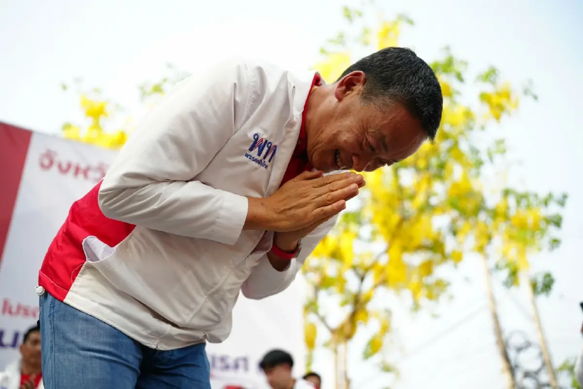 สุดคึกคัก ! "เศรษฐา" ปราศรัยอ้อนชาวกมลาไสย กาเพื่อไทย 2 ใบ
