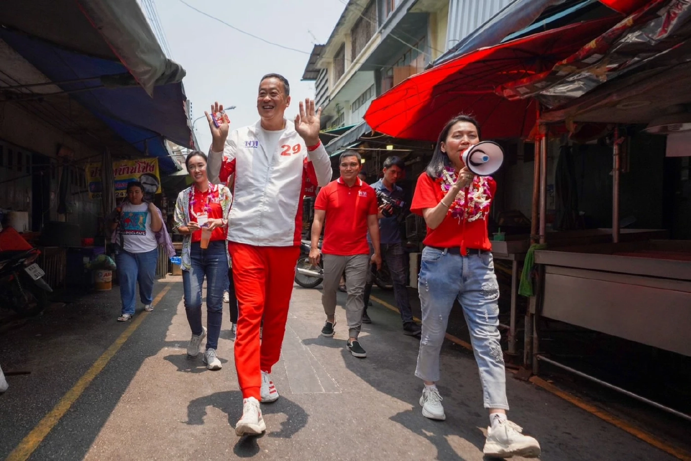 "เศรษฐา" บุกบ้านโป่งอ้อนเลือก"เพื่อไทย" ย้ำ 8 ปีปชช.ทุกข์มากพอแล้ว
