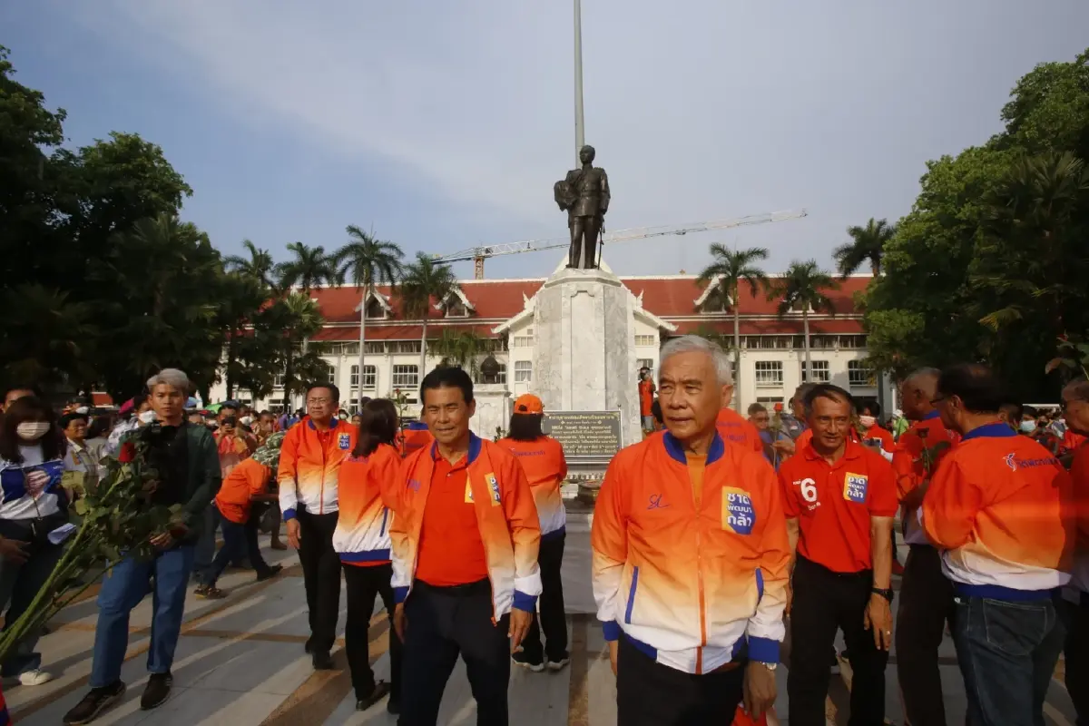 "สุวัจน์" ขายนโยบายเศรษฐกิจ 12 ด้าน-โคราชโนมิกส์ หนุนพรรคอันดับ 1 จัดตั้งรบ.