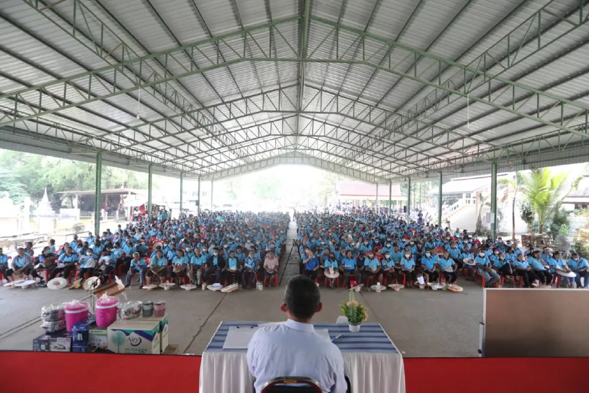"สมศักดิ์" รับฟังปัญหาชาวสวนพิษณุโลก หลังราคามะม่วงตกต่ำ-ไร้คนช่วยส่งออก