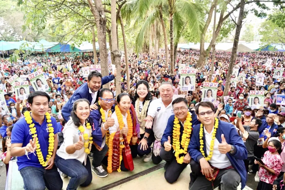 คนอุบลฯ กว่าสองหมื่นตะโกนเชียร์ "นายกฯหน่อย" ของคนอีสาน