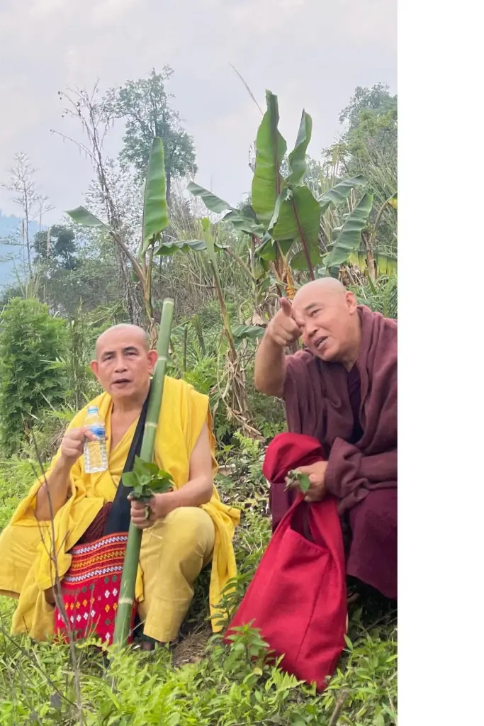 เผยภาพครูบาบุญชุ่ม เดินทางไปรัฐกะฉิ่นพร้อมคนสนิทของรัฐบาลทหารเมียนมา
