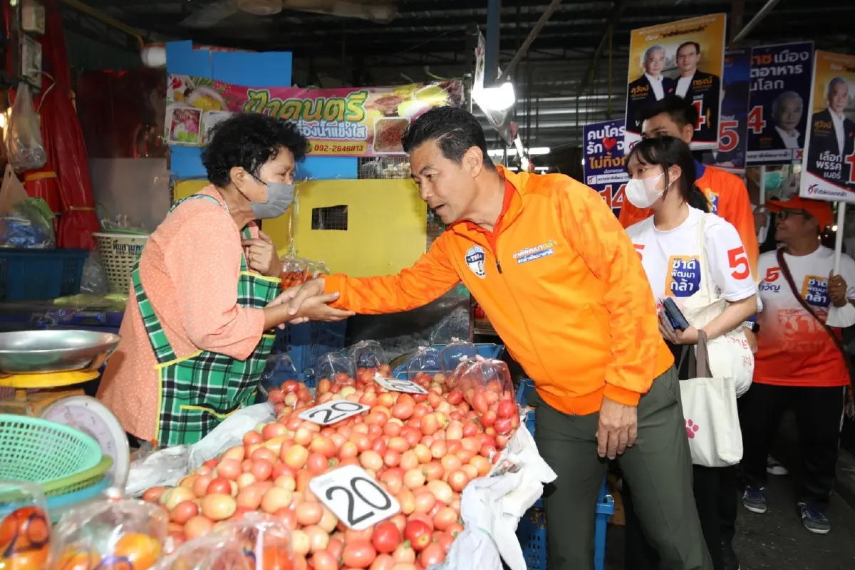 "สุวัจน์" นำทัพชาติพัฒนากล้าลุยตลาดหาเสียงช่วย "เทวัญ" โคราช