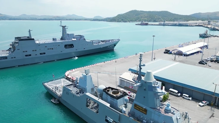 ถึงไทยแล้ว "เรือหลวงช้าง 792" เรือยกพลขึ้นบกขนาดใหญ่ลำใหม่ ราชนาวีไทย