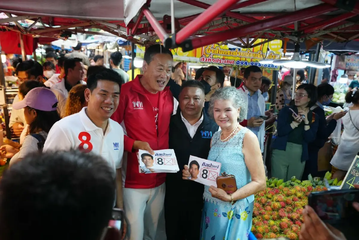 "เศรษฐา"ควง"มาดามนครบาล" นำเพื่อไทยหาเสียงฝั่งธนฯ ลั่นต่อยอดรถไฟฟ้าเพิ่ม