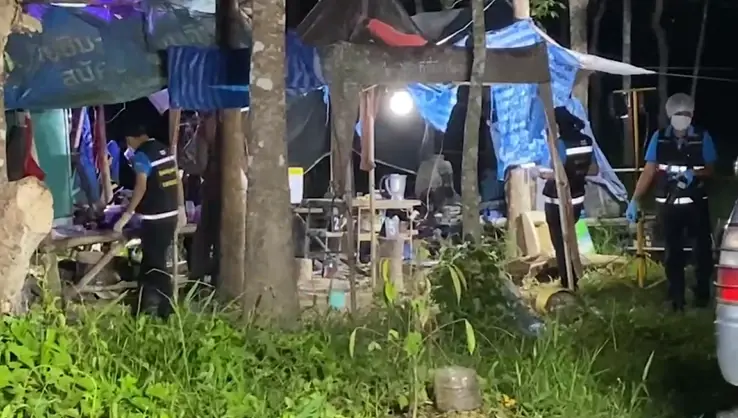 อุกอาจ! คนร้ายบุกรัวยิง 3 นัดซ้อน ดับหนุ่มสวนยาง คาขนำกลางดึก