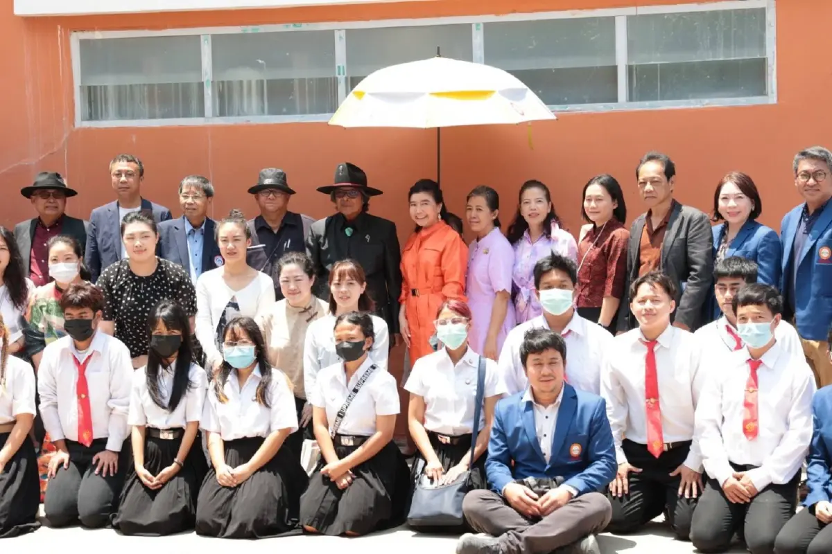“ศิลปินในพำนัก” หนังใหญ่กับโลกแห่งความเงียบ  แสง เงา และกาลเวลาแห่งธรรมชาติ