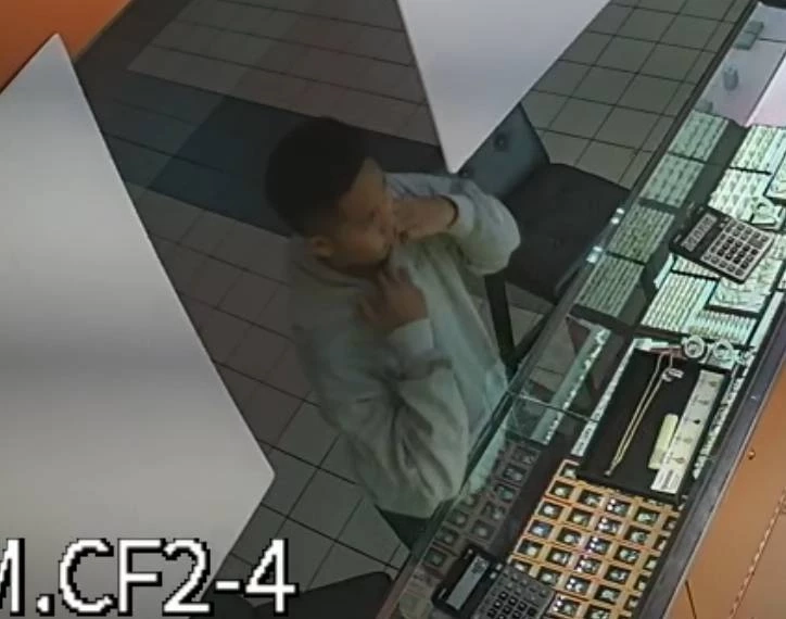 รวบแล้ว อดีตพนักงานส่งเอกสารวิ่งราวร้านทอง สารภาพหาเงินซื้อผ้าอ้อมลูก