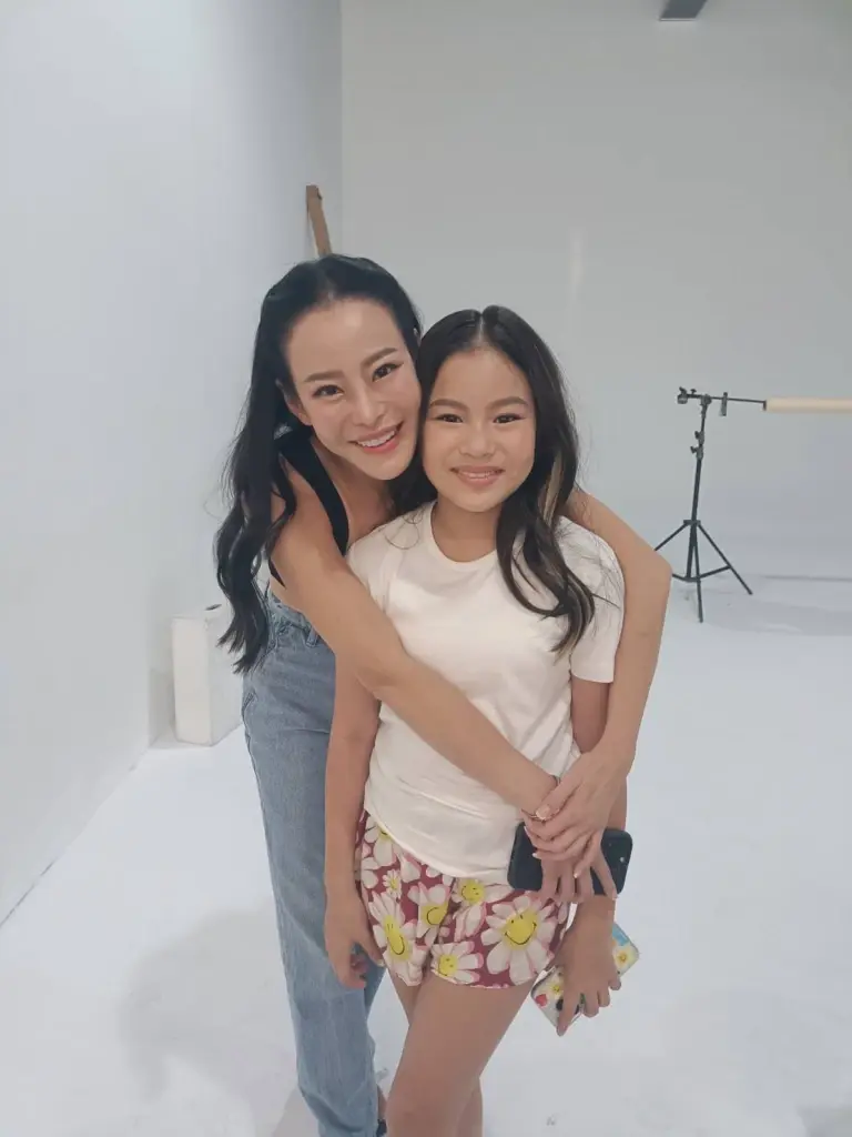 ชาวเน็ตเอ็นดู ณิริน ลูกสาว หนิง ปณิตา โทรตามพ่อกลับบ้าน 