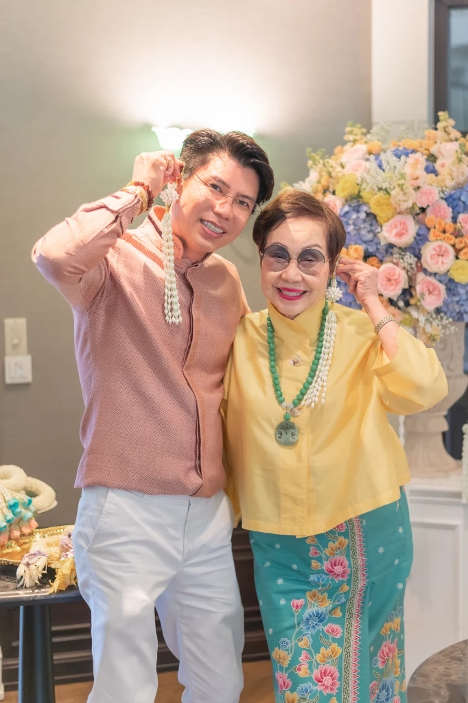 รดน้ำดำหัว เซเลบระดับเอลิสต์ พร้อมทานข้าวแช่สุริยาศัย หนึ่งปีมีครั้งเดียว