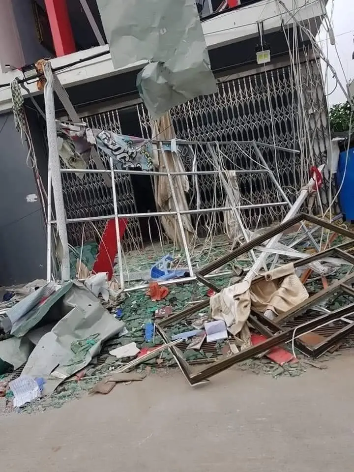 รัฐบาลทหารเมียนมาลงมือรื้อถอนและทำลายป้ายของพรรคเอ็นแอลดี