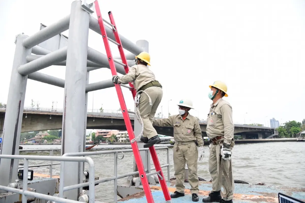 MEA ติดตั้งโคมไฟฟ้าส่องสว่าง LED โซลาร์เซลล์ บริเวณท่าเรือสาธารณะแม่น้ำเจ้าพระยา 82 แห่ง