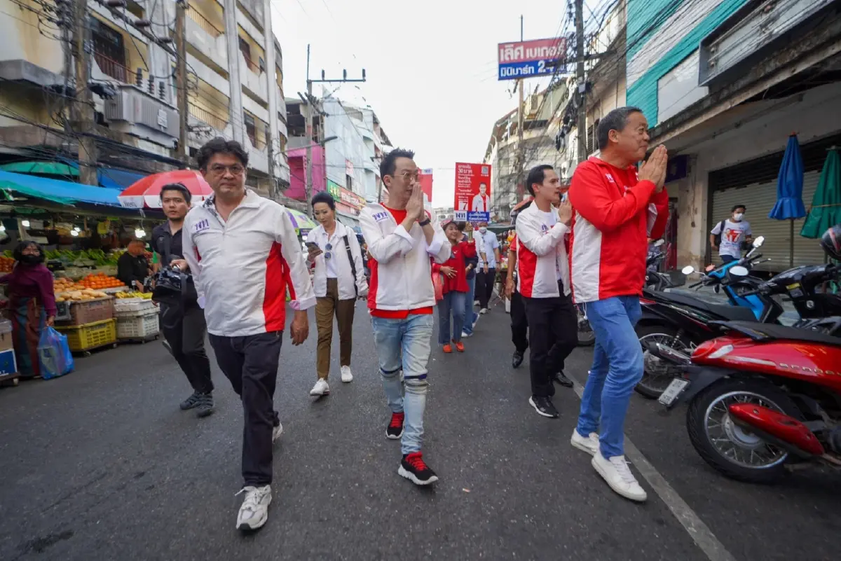 พ่อค้า-แม่ค้าตลาดกิมหยงวอน"เพื่อไทย"ช่วยแก้ปัญหาปากท้อง