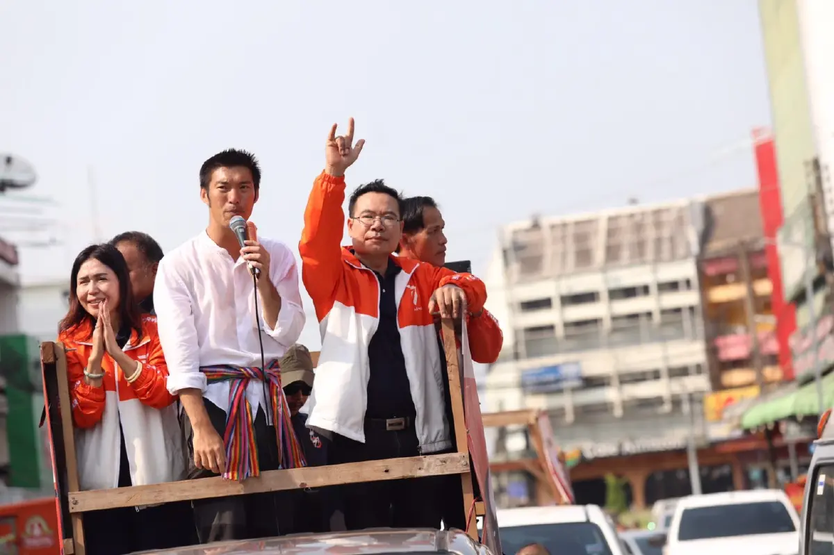 “ธนาธร” ลุยอ้อนขอแต้ม “โคราช-เพชรบูรณ์” เลือก “ก้าวไกล” เป็นรัฐบาล