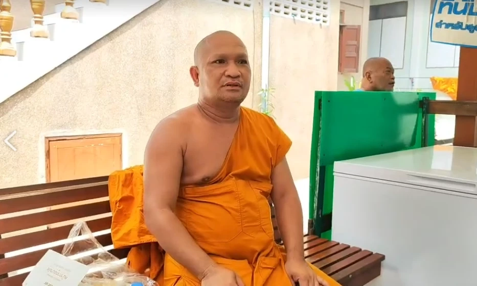 พระอาจารย์พระมหามนู เมธิโก ผู้ช่วยเจ้าอาวาสนวลจันทร์