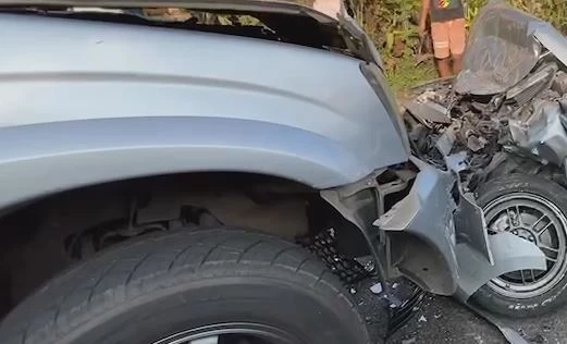 ชนสนั่นกลางแยกวัดใจ เก๋ง-กระบะ 3 คัน บาดเจ็บนับ 10 ราย