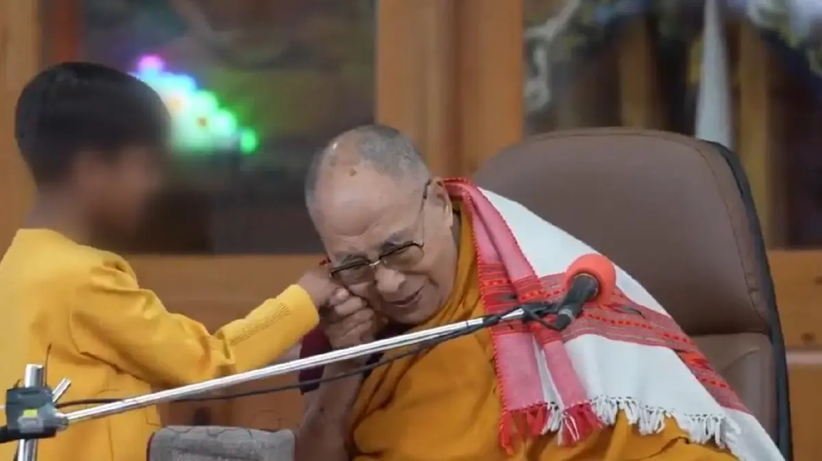 ดราม่าคลิป 'ดาไลลามะ' ล่วงละเมิดเด็กชาย (คลิป)