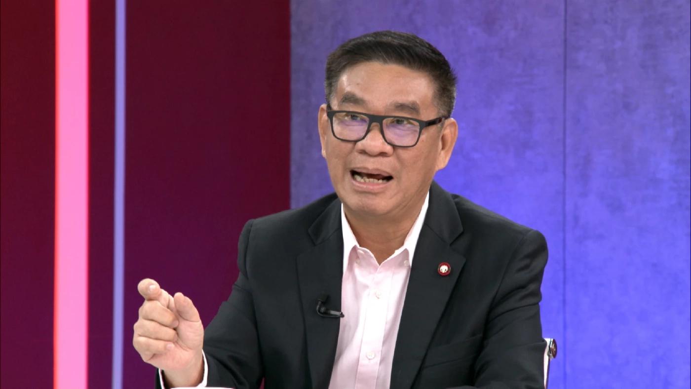 สมชัย ศรีสุทธิยากร  อดีตกรรมการการเลือกตั้ง (กกต. ) 