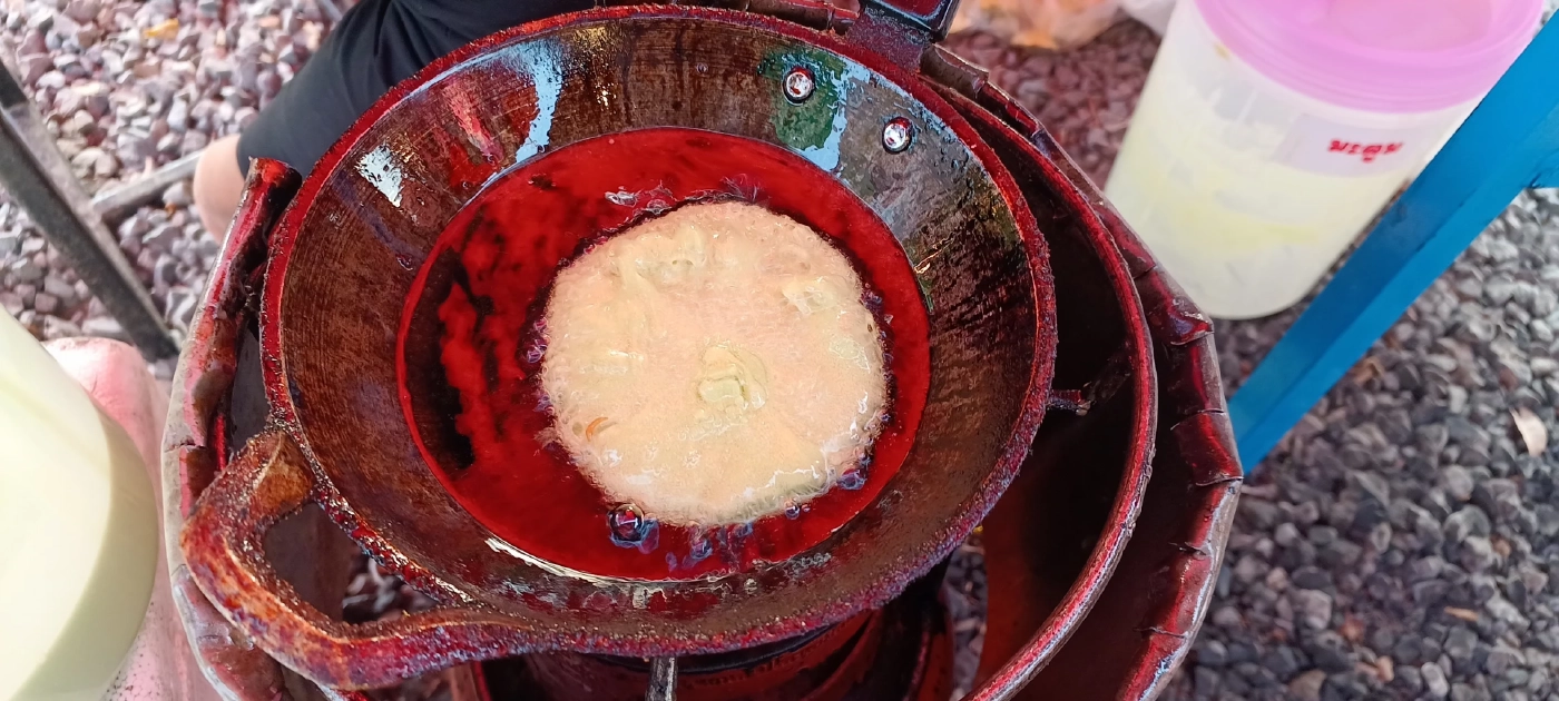 "ขนมฝักบัว" ขนมโบราณหากินยาก ทำขายได้ด้วยเงินทุนหลักร้อยบาท